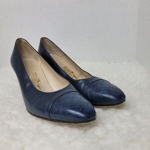 Salvatore Ferragamo Women's Shoes Size 8 AA Quilted Toe  Blue Leather Pump